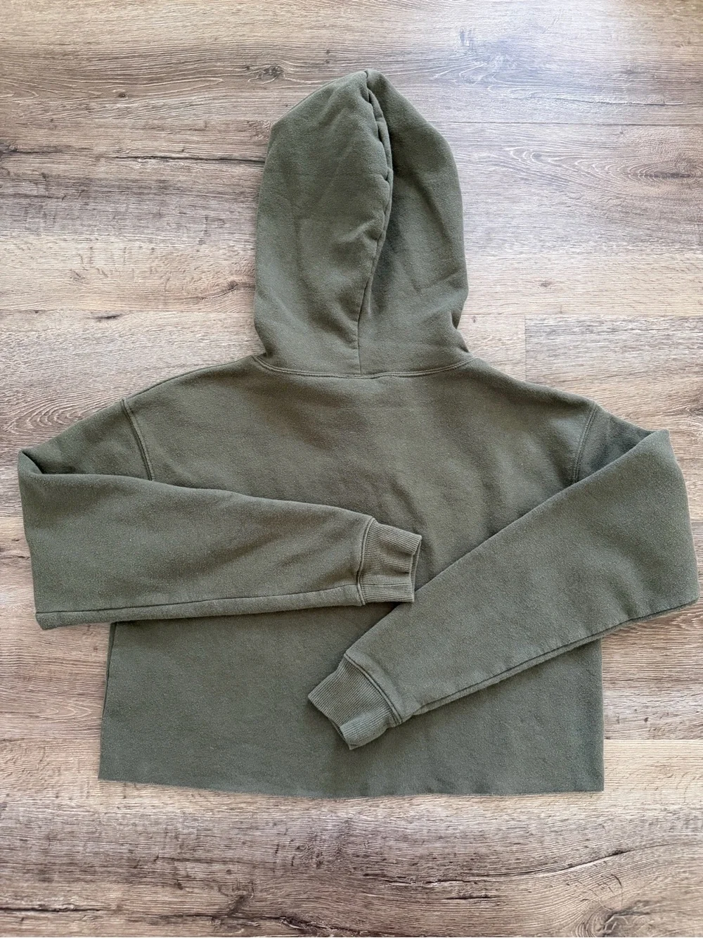 Cropped Olive Green Hoodie with Drawstring - Picture 4 of 4